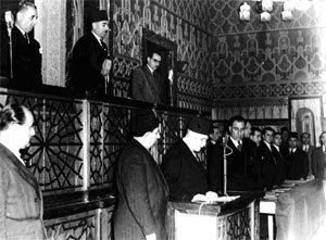 شيء من تاريخ التسامح والعنف السياسي السوري  جلسة إعلان دستور 1950 في البرلمان السوري